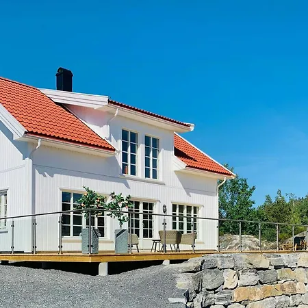 Sunny In Oysang Near Risor Sondeled